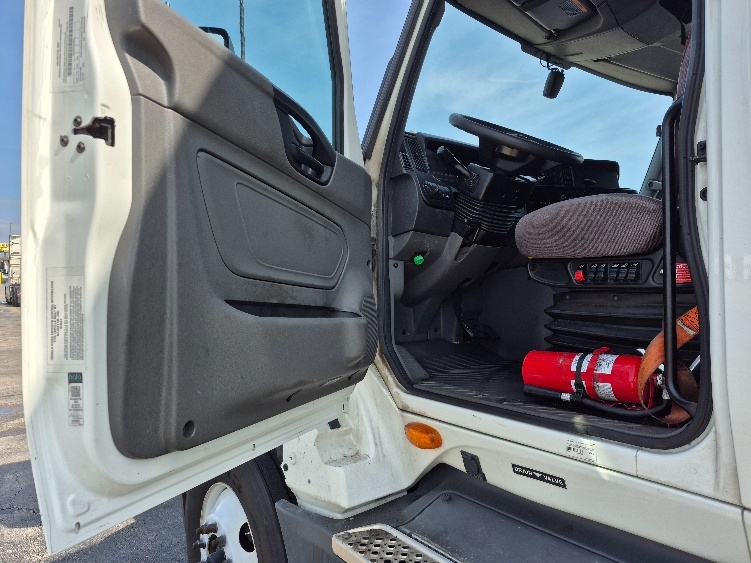 Used 2023 International LT - photo 11