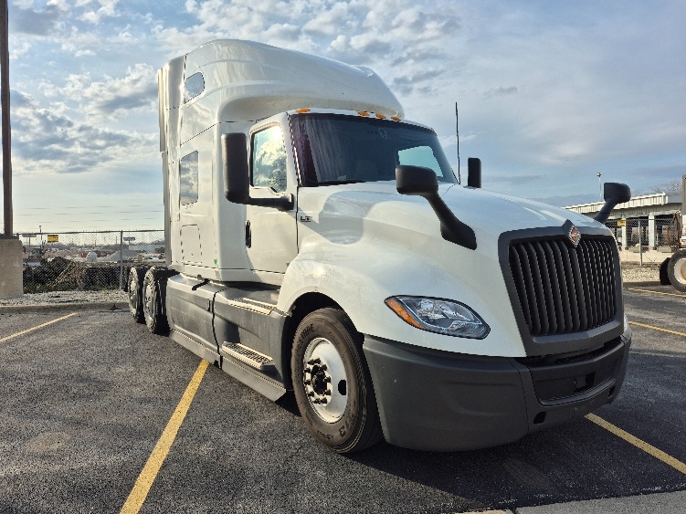 Used 2023 International LT - photo 1