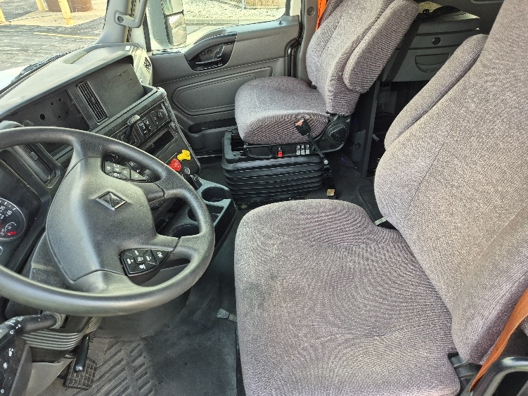 Used 2023 International LT - photo 12