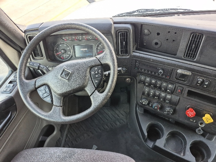 Used 2023 International LT - photo 13