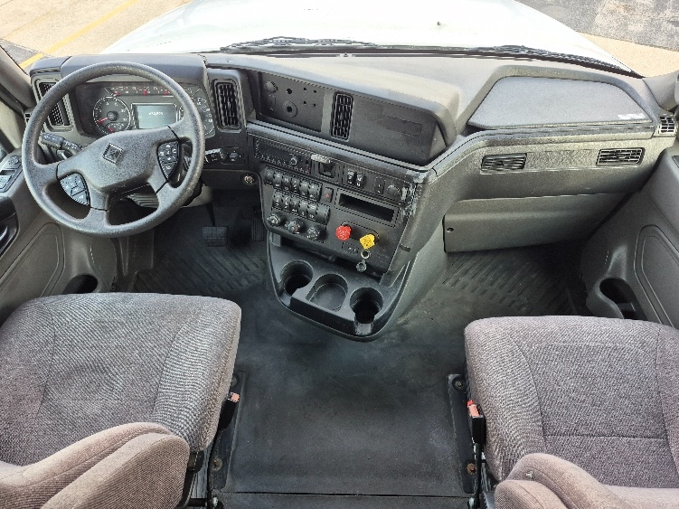 Used 2023 International LT - photo 14