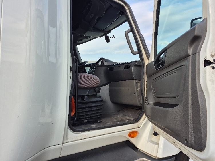 Used 2023 International LT - photo 15