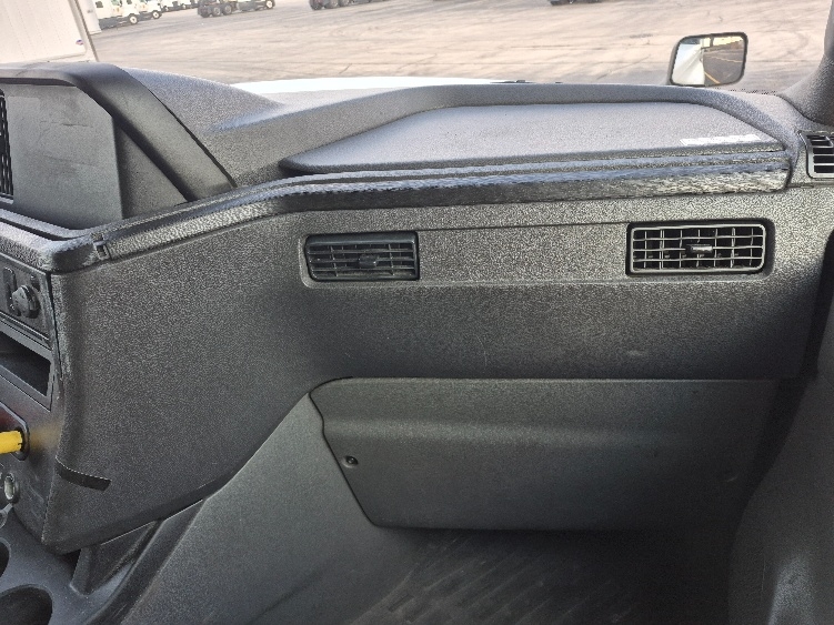 Used 2023 International LT - photo 16