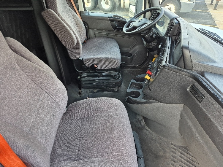 Used 2023 International LT - photo 17