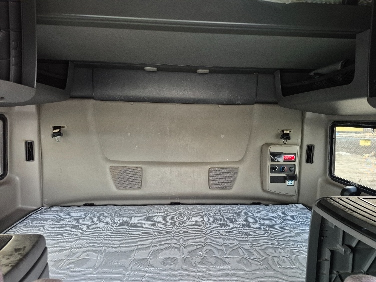 Used 2023 International LT - photo 18