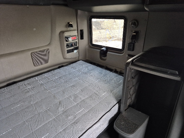 Used 2023 International LT - photo 19