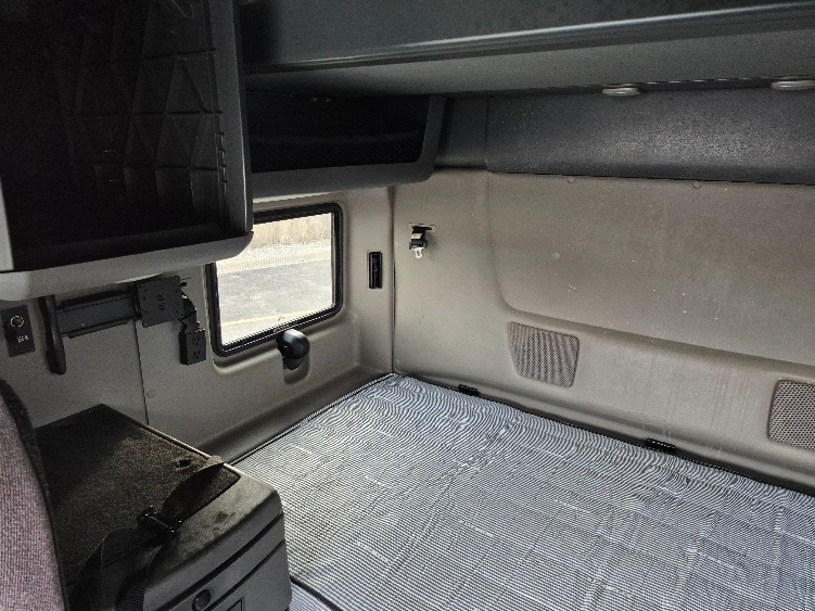 Used 2023 International LT - photo 20