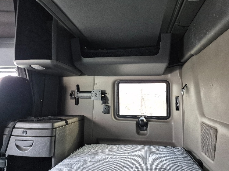Used 2023 International LT - photo 21