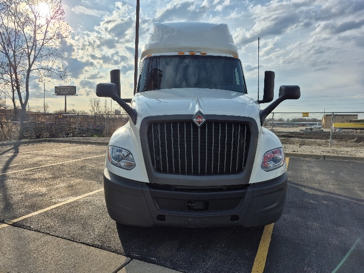 Used 2023 International LT - photo 2