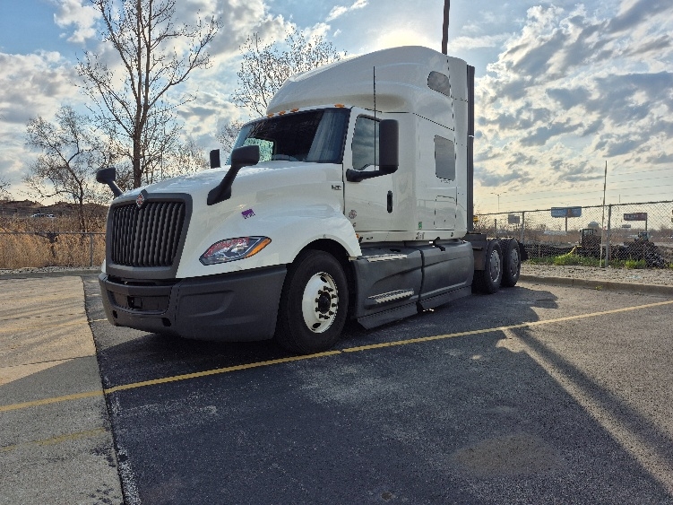 Used 2023 International LT - photo 5