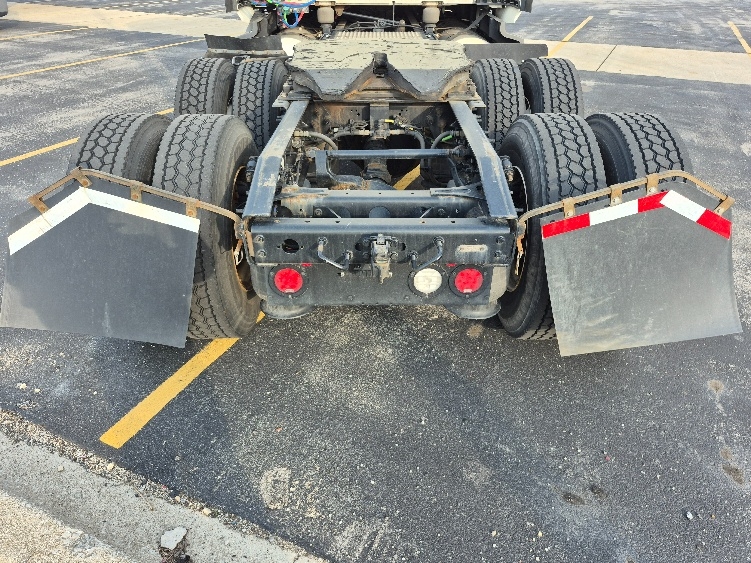 Used 2023 International LT - photo 8