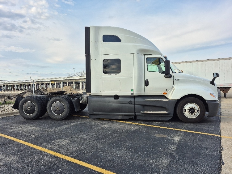 Used 2023 International LT - photo 10