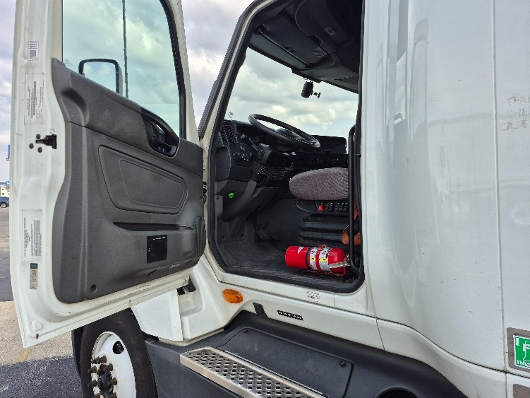 Used 2023 International LT - photo 11