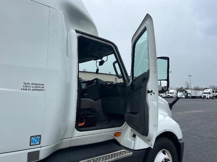 Used 2023 International LT - photo 12