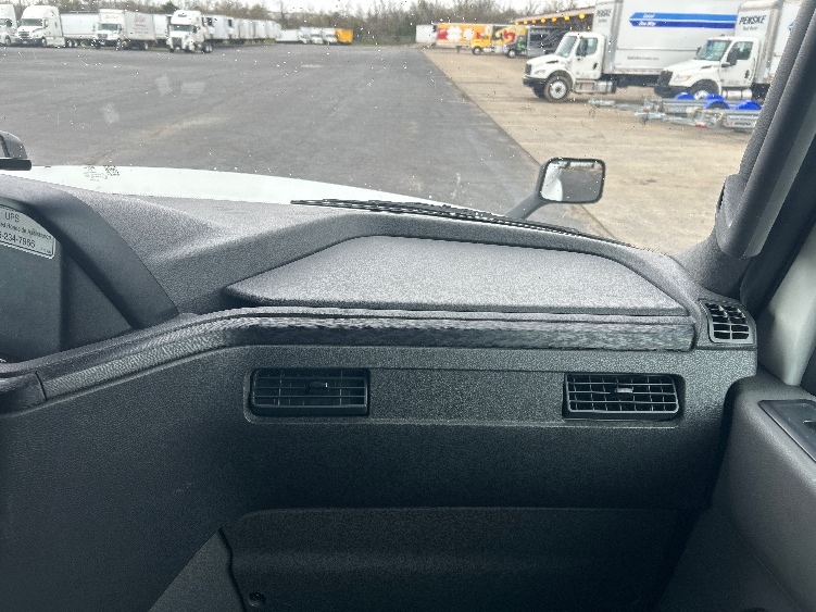 Used 2023 International LT - photo 13