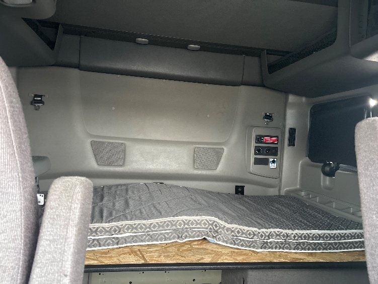 Used 2023 International LT - photo 15