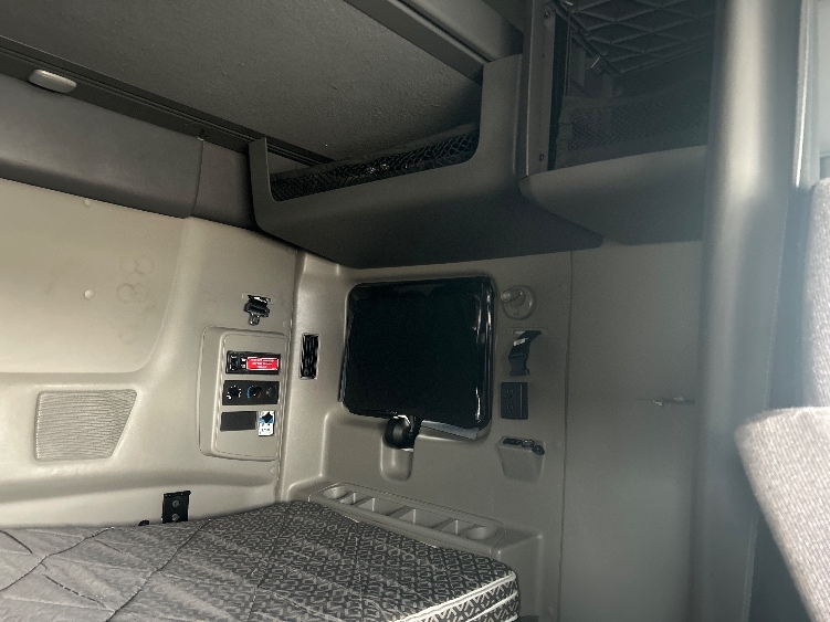 Used 2023 International LT - photo 17