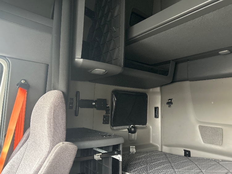 Used 2023 International LT - photo 18