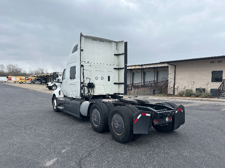 Used 2023 International LT - photo 5