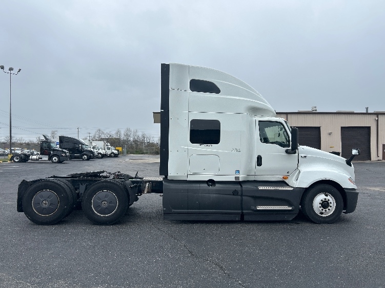 Used 2023 International LT - photo 8