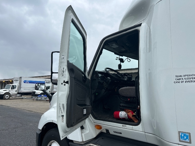 Used 2023 International LT - photo 9