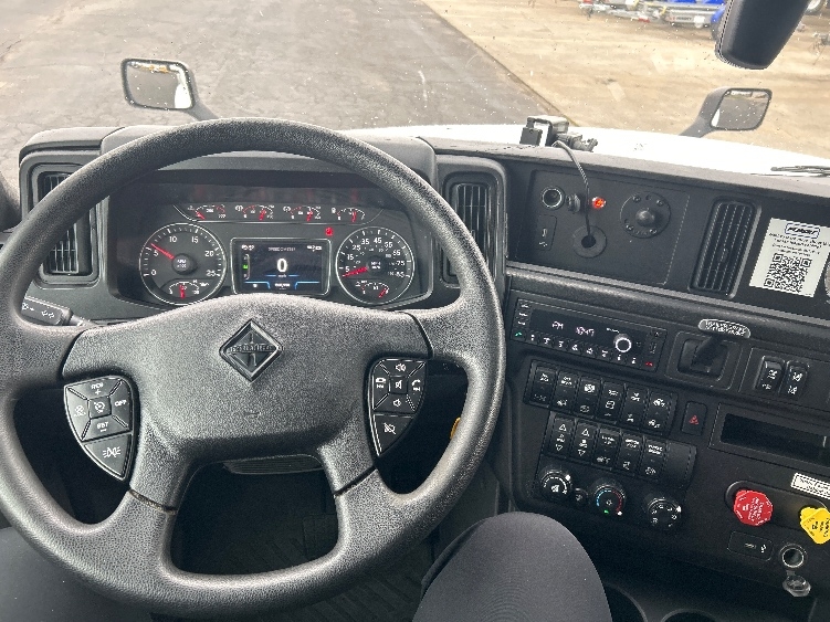 Used 2023 International LT - photo 10