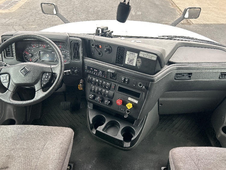 Used 2023 International LT - photo 11