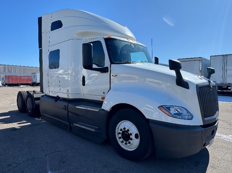 Used 2023 International LT - photo 1