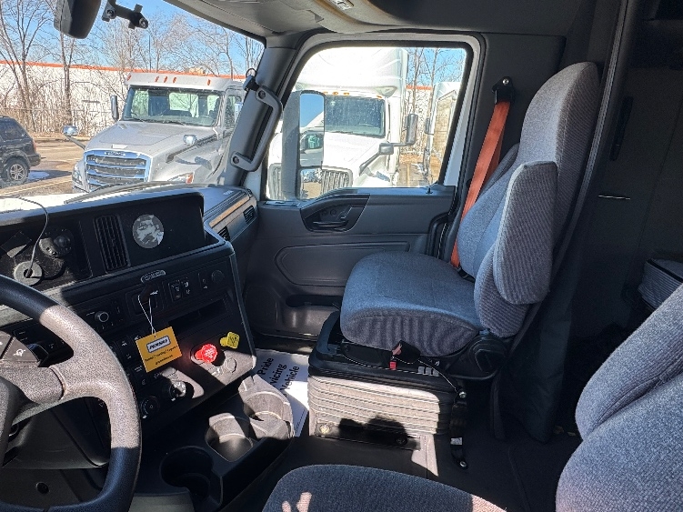 Used 2023 International LT - photo 12