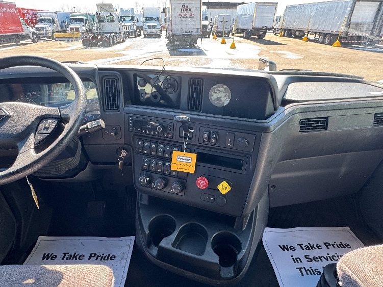 Used 2023 International LT - photo 14