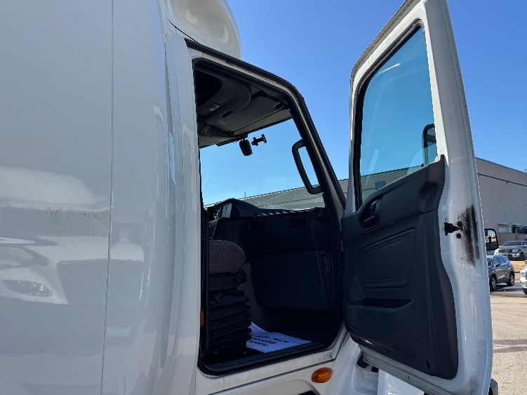 Used 2023 International LT - photo 15