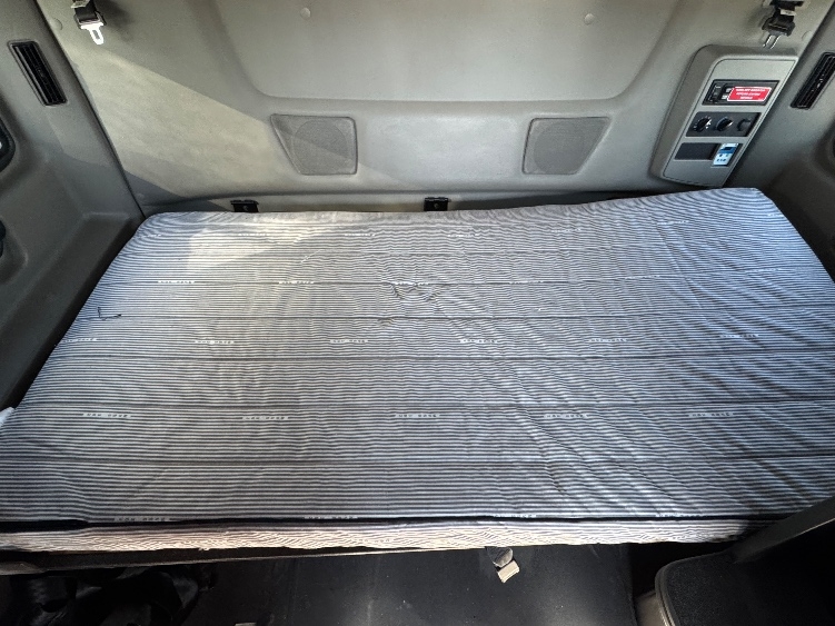 Used 2023 International LT - photo 19