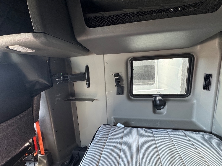 Used 2023 International LT - photo 21