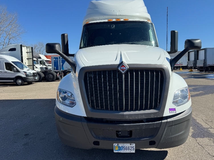 Used 2023 International LT - photo 2