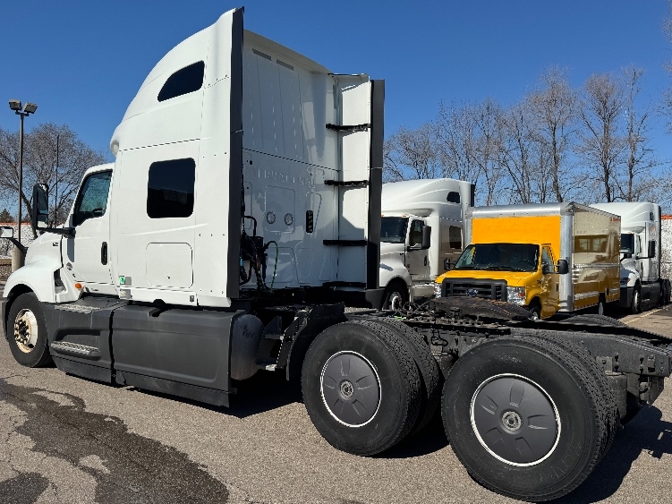 Used 2023 International LT - photo 7