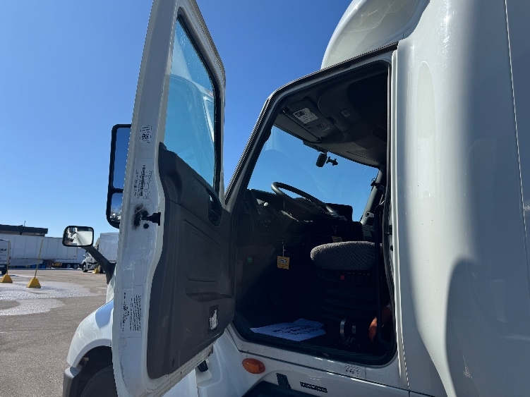 Used 2023 International LT - photo 11