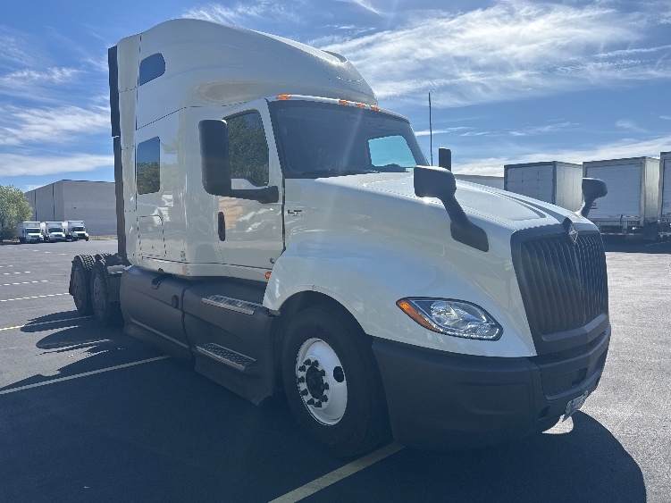 Used 2023 International LT - photo 1