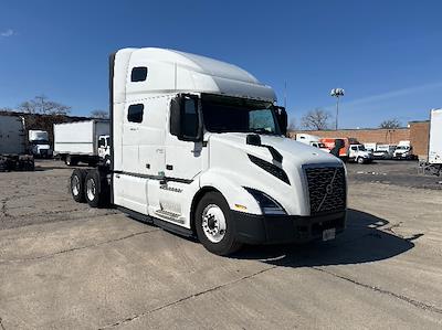 Used 2023 Volvo VNL - photo 1