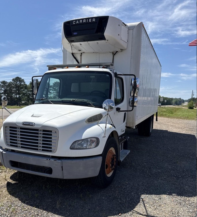 Used 2011 Freightliner M2 106 - photo 2