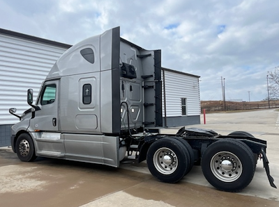 Used 2022 Freightliner Cascadia Detroit Diesel DD15 Semi Truck with Sleeper Cab for sale #CO11110 - photo 2