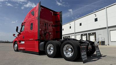 Used 2023 Freightliner Cascadia - photo 1