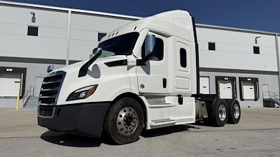 Used 2022 Freightliner Cascadia - photo 1