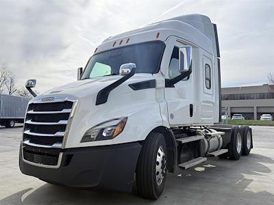 Used 2022 Freightliner Cascadia - photo 1
