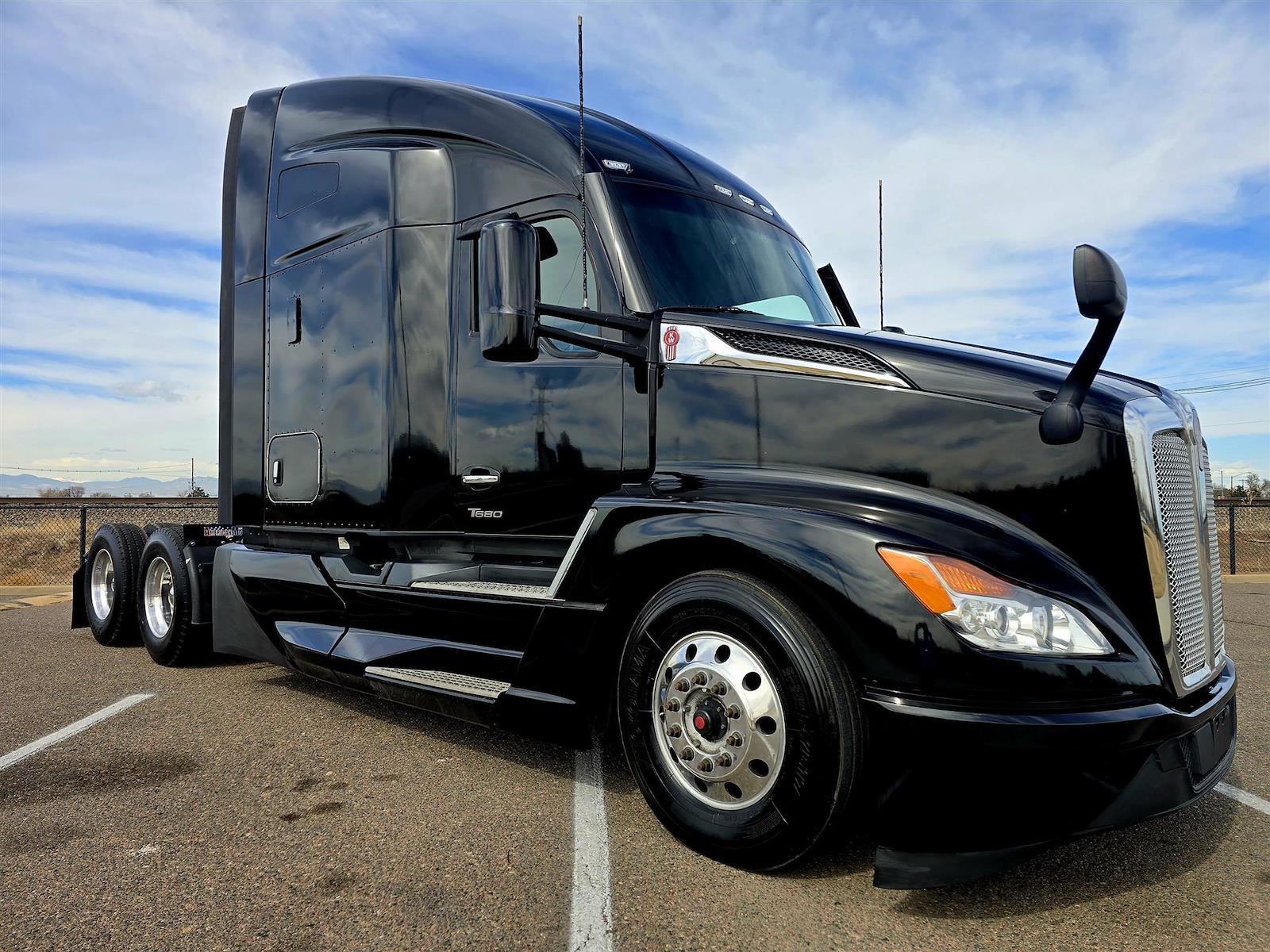 Used 2023 Kenworth T680 - photo 6