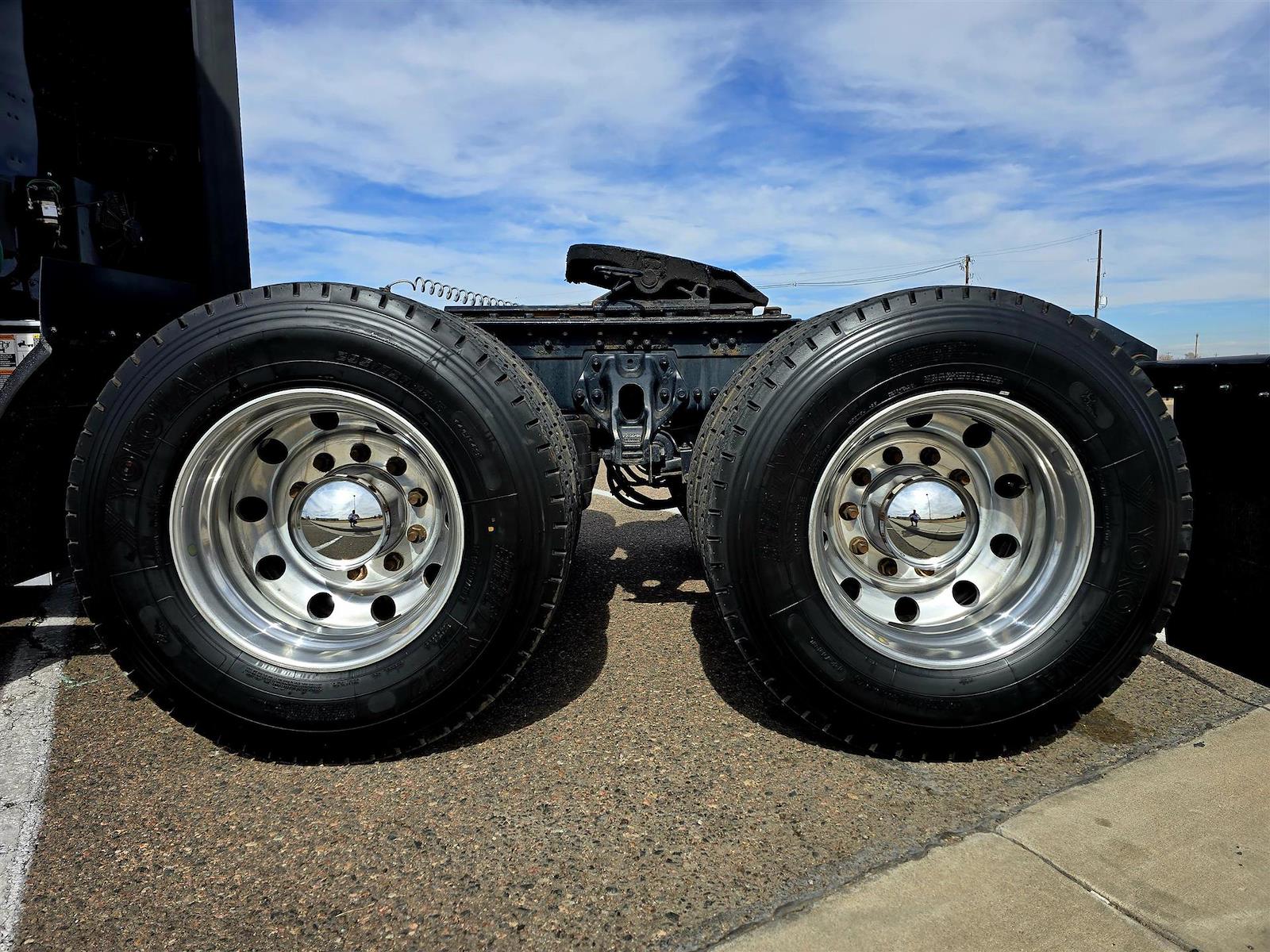 Used 2023 Kenworth T680 - photo 13