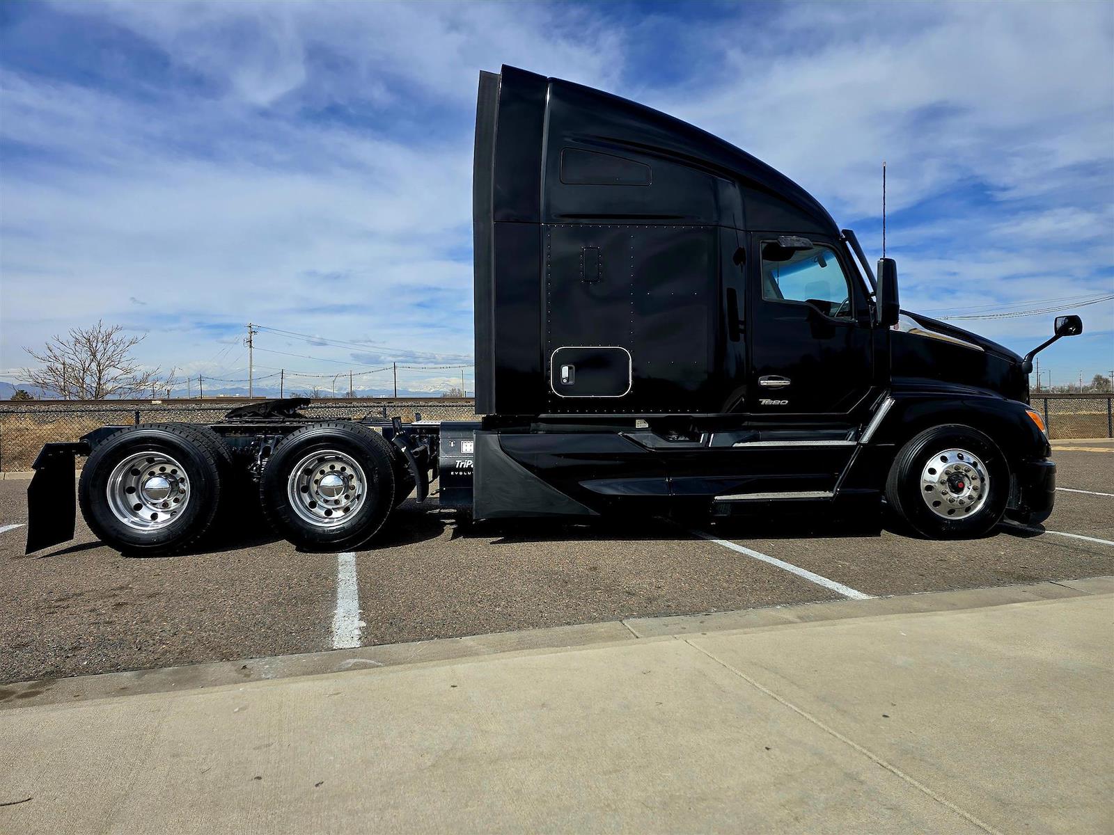 Used 2023 Kenworth T680 - photo 8