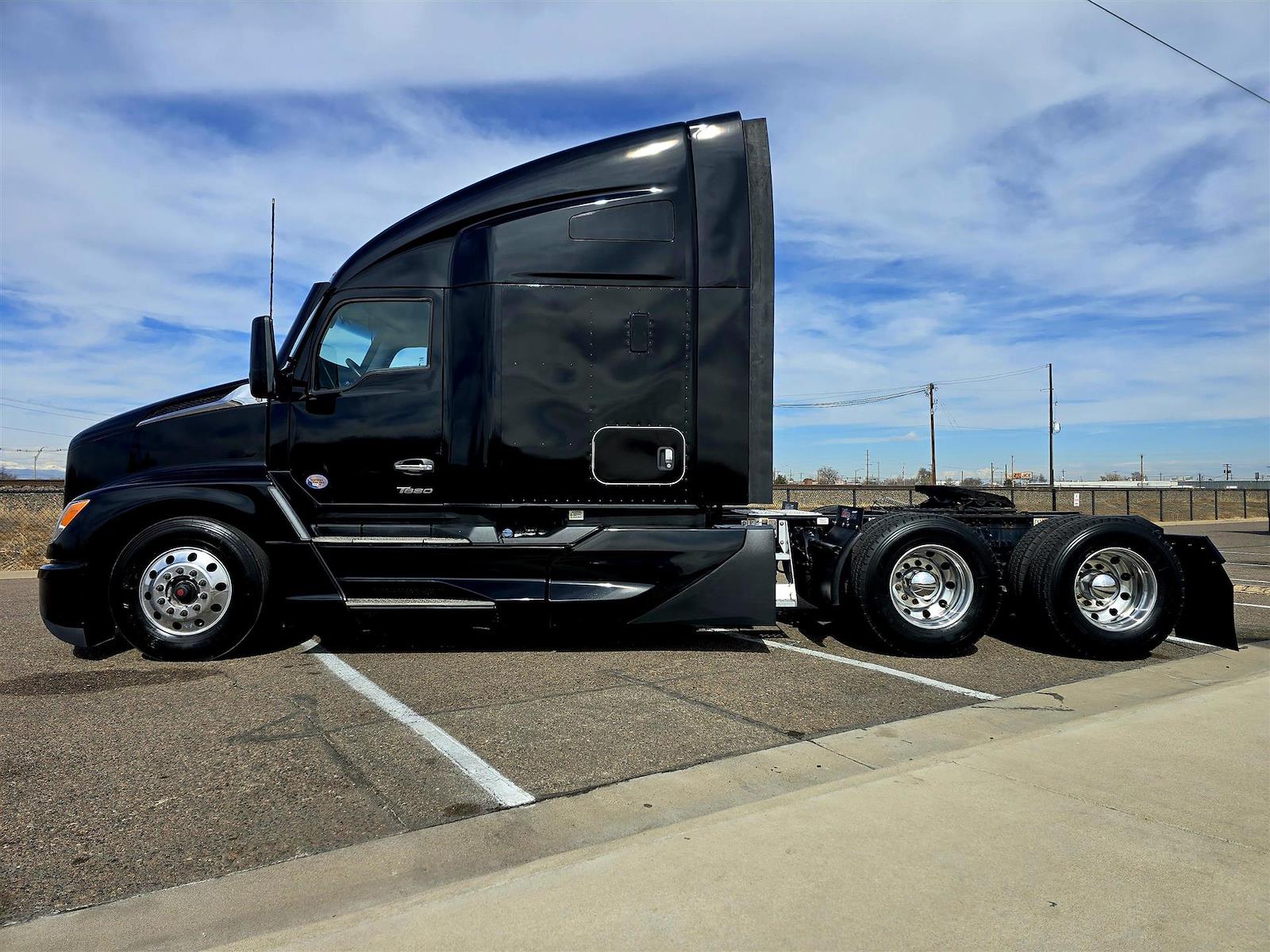 Used 2023 Kenworth T680 - photo 9