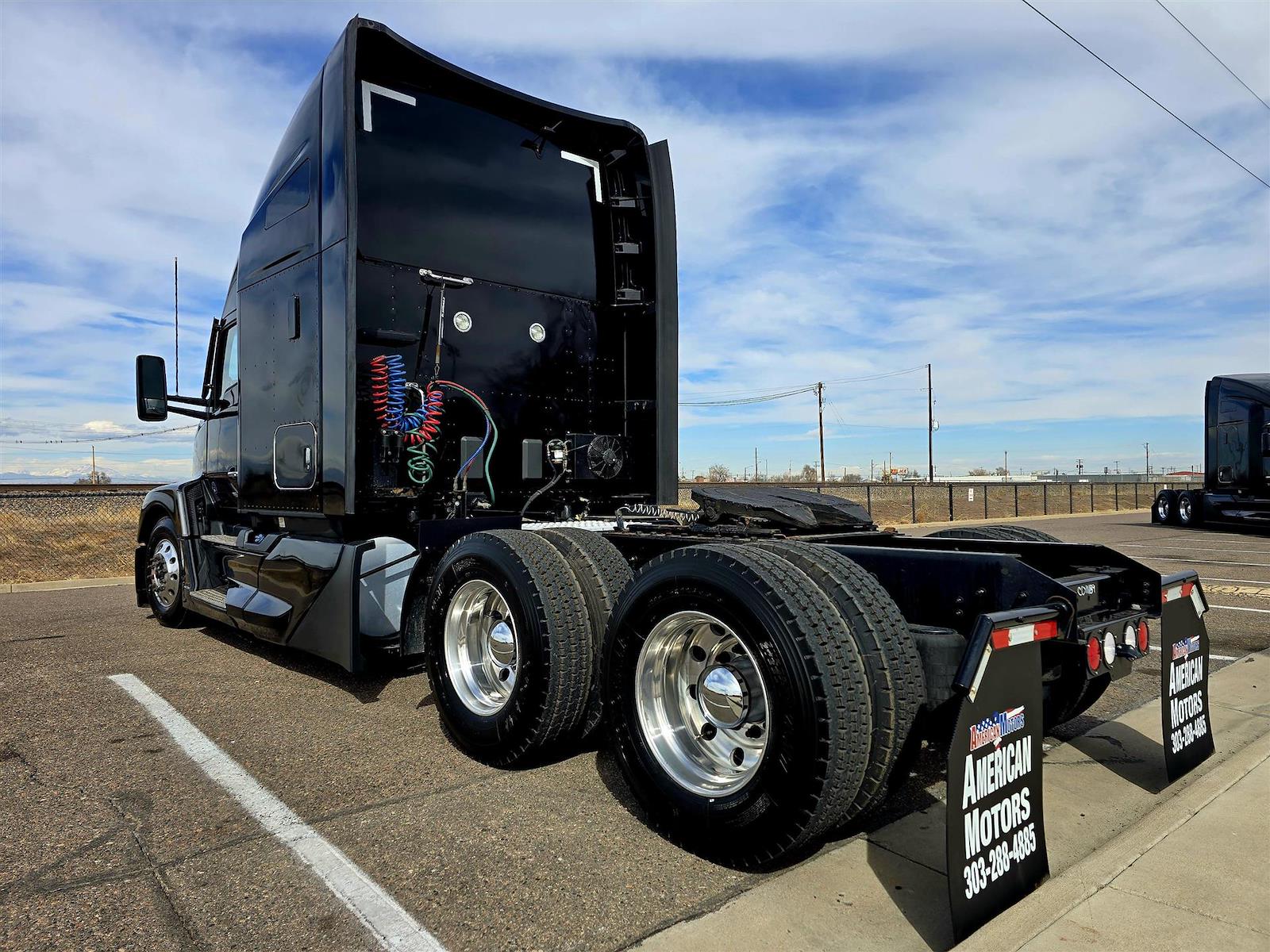 Used 2023 Kenworth T680 - photo 2