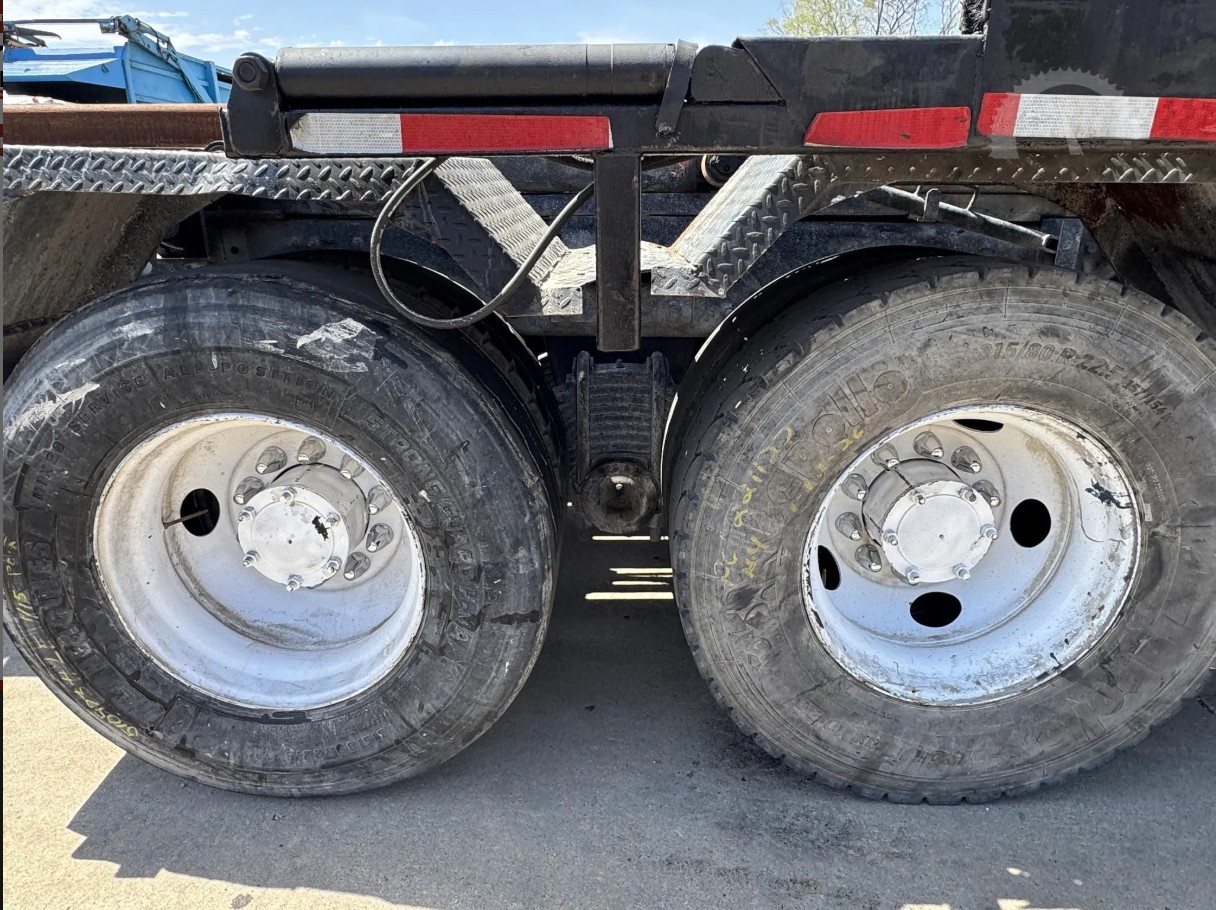 Used 2015 Mack GU813 - photo 14
