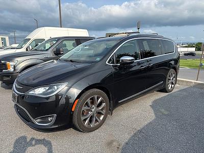 2017 Chrysler Pacifica FWD Minivan for sale #260161B - photo 2